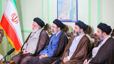 İran basını yeni dini liderini duyurdu