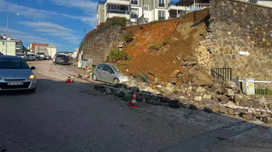 Bursa'da istinat duvarı çöktü, 1 araç kullanılamaz hale geldi