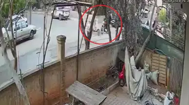 Antalya'da feci motor kazası kamerada: Mahalleli kasis için isyan etti