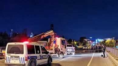 D-100 kara yolunda motosiklet devrildi , sürücü öldü