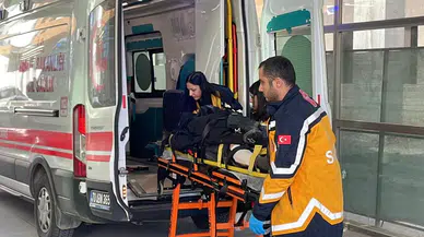 Karaman'da motosiklet şarampole devrildi : 2 yaralı