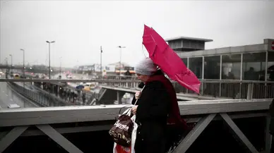 Marmara'da fırtına Doğu'da kar kapıda