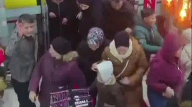 Sivas’ta mağaza açılışında indirim izdihamı : Müşteriler birbirini ezdi