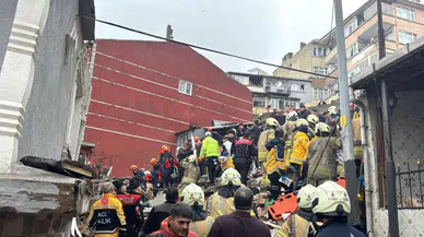 Fatih'te bina çöktü