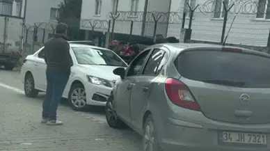 Esenyurt'ta trafikte yol verme kavgası : Kadın sürücüler birbirine girdi