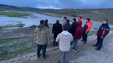 Kilis'te Afrin Çayı'nda bir kişi mahsur kaldı