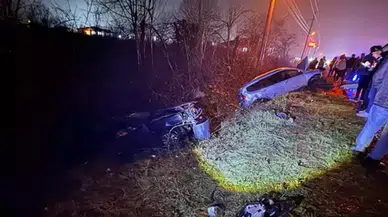 Düzce'de D-100 karayolunda feci kaza : Çarpışan otomobiller kanala devrildi, 6 yaralı!