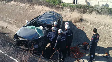 Şanlıurfa'da kamyonla çarpışan otomobilin sürücüsü hayatını kaybetti