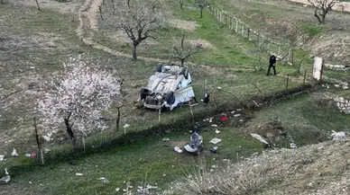 Siirt'te otomobil şarampole devrildi : Ölü ve yaralılar var