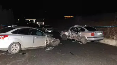 Erzurum Oltu'da otomobil park halindeki araca çarptı : 1'i ağır 5 yaralı