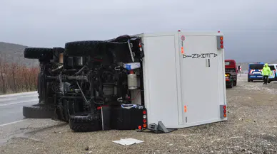 Isparta'da Alman turistin karavanı ile otomobil çarpıştı : 1'i ağır 3 yaralı