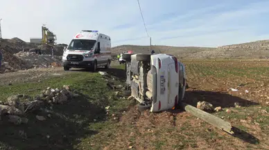 Batman'da otomobil direğe çarptı : 3'ü çocuk 5 yaralı