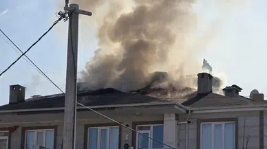 Bursa'da yangın : Apartmanın çatısı yandı