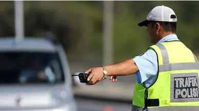 Antalya'da polisin dur ihtarına uymayan sürücüye 357 bin lira ceza !