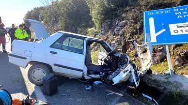 Muğla Menteşe'de kaza yapan araç alev aldı