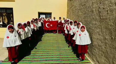 MHP lideri Bahçeli, Afganistan'daki Türkmen çocuklara bayramlık gönderdi