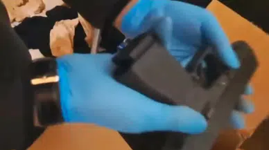 İstanbul'da kaçakçılık operasyonu : 2 av tüfeği ve 122 tabanca ele geçirildi