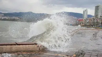 Ege Denizi için fırtına uyarısı : Rüzgarın hızı 75 kilometreye ulaşacak
