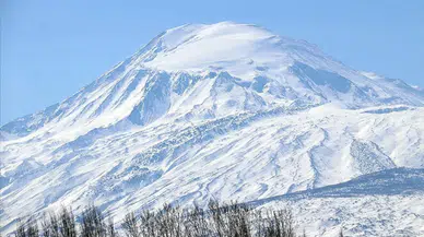 Ağrı Dağı'na tırmanış yapan kayıp kadın dağcıdan haber alınamıyor