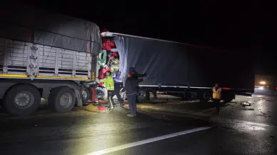 Bursa'da feci kaza : 2 tır çarpıştı , 1 kişi yaşamını yitirdi