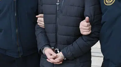 Adana'da bir ev ve iş yerinde 6 bin 247 ilaç ve 216 tıbbi cihaz ele geçirildi