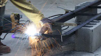 Tehlikeli işlerde çalışanlar dikkat : Mesleki Yeterlilik Belgesi zorunluluğu getirilen yeni meslekler belli oluyor