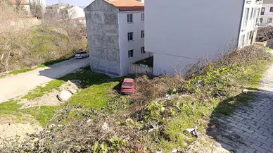 Bursa'da freni boşalan araç şarampole yuvarlandı : Baba ve oğlu yaralandı