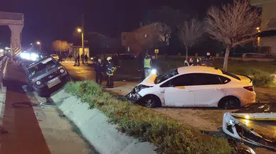 Edirne'de otomobil ile cip kafa kafaya çarpıştı : 3 kişi yaralandı