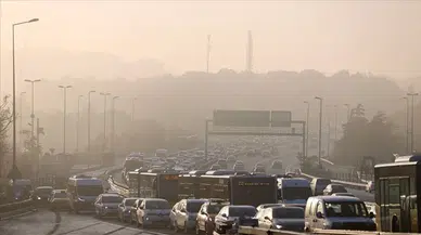 İstanbul'da köprüler sis altında kaldı