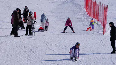 Palandöken'de kayak keyfi son sürat devam ediyor