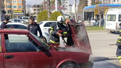 Adıyaman'da seyir halindeki otomobil alev alev yandı