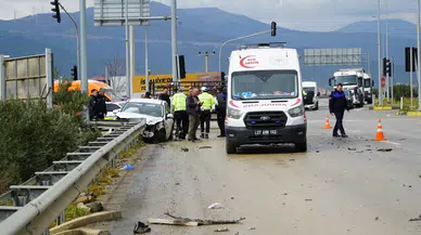 Gaziantep'te kaza : Tır ile otomobil çarpıştı, 2 kişi ağır yaralı