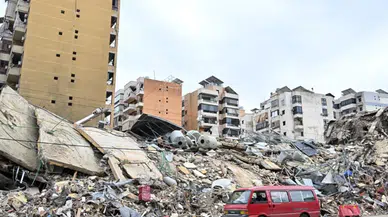 İsrail’in Lübnan’a saldırıları sürüyor : Güney bölgelerinde 5 sivil daha hayatını kaybetti