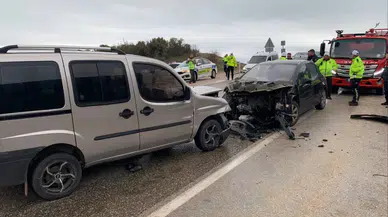 Isparta'da 3 araçlı zincirleme kaza : 8 kişi yaralandı