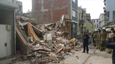 Fatih'te çöken binada son durum : 2 kişi daha taburcu edildi