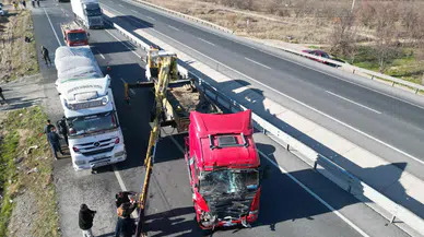 Afyonkarahisar'da tır yolcu minibüsüne çarptı : Çok sayıda kişi yaralandı