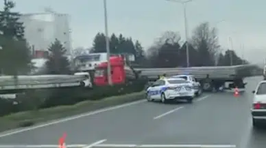 Bolu D-100 kara yolunda tır makasladı : Trafik uzun süre aksadı