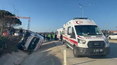 Çanakkale'de yolcu minibüsü devrildi : Öğrencilerin de bulunduğu 8 kişi yaralandı