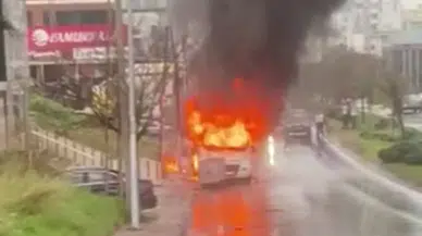Ataşehir'de servis minibüsü alevlere teslim oldu