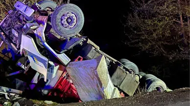 Alanya’da kamyon şarampole yuvarlandı : 1 ölü, 1 yaralı! Yaylakonak'ta feci kaza