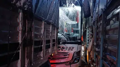 Bitlis'te otobüs tıra çarptı , 8 kişi yaralandı