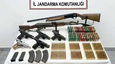 Diyarbakır'da kaçak silah operasyonu : AK-47 ve çok sayıda tabanca ele geçirildi