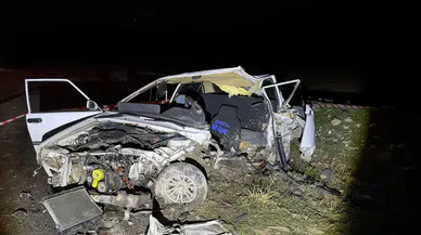 Afyonkarahisar’da feci kaza : Otomobiller kafa kafaya çarpıştı! 1 ölü, 1 ağır yaralı