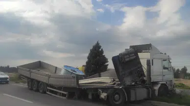 Manisa'da kaza : 2 sürücü yaralandı