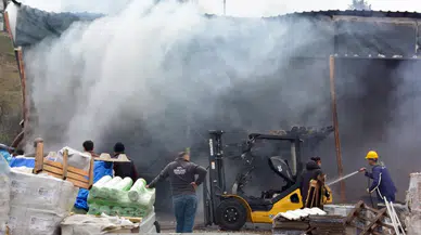 Bolu'da inşaat malzemeleri deposunda yangın
