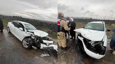 Şanlıurfa'da iki otomobil çarpıştı : 8 kişi yaralandı