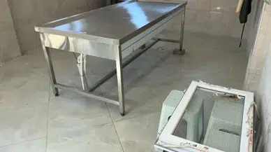 Adana’da gasilhaneye girip kefen ve havluları çaldılar