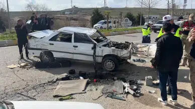 Şanlıurfa'da otomobil, park halindeki araçlara çarptı : 1'i ağır 3 yaralı