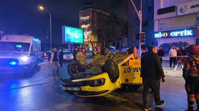 Kadıköy Rıhtım’da taksi takla attı : Kazada 2 kişi yaralandı