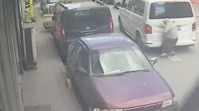 Fatih'te arabanın altında kalan yaşlı kadın metrelerce sürüklendi